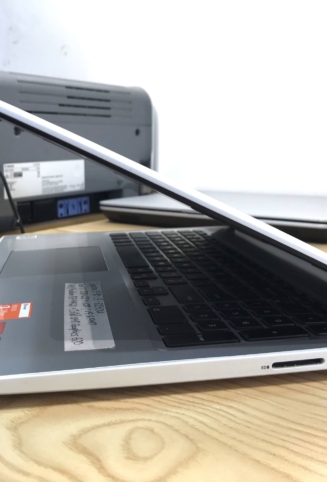 Laptop Cũ Dell Inspiron 5570 | i5-8250U | RAM 8GB | SSD 128GB + HDD 1TB | AMD R7 M460 | 15,6Inch FHD